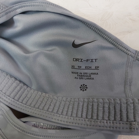 𝅺NIKE Training Pro Dri-FIT Swoosh  all over leopard print sports bra in g… - Picture 8 of 11